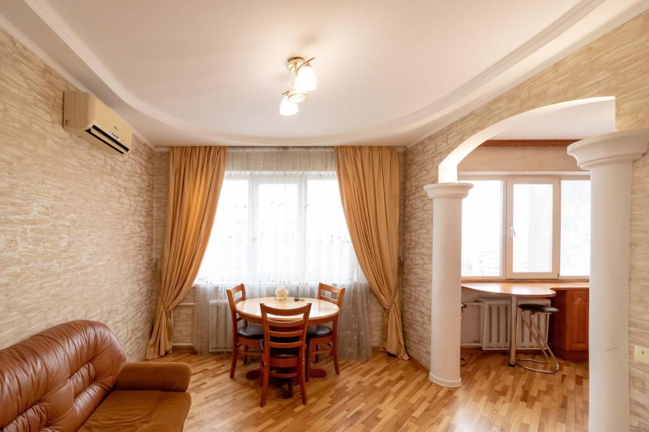 Kvartirkoff Na Ozernaya 8 키예프 외부 사진